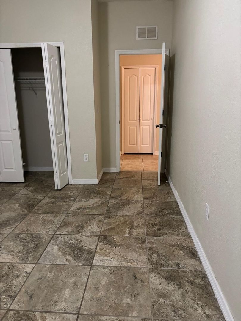 Building Photo - 616 Valencia Ct