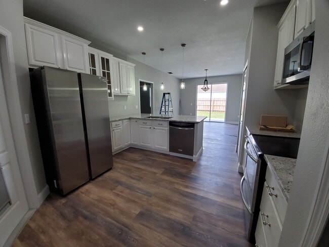 Building Photo - 801 Jade Forest Ave