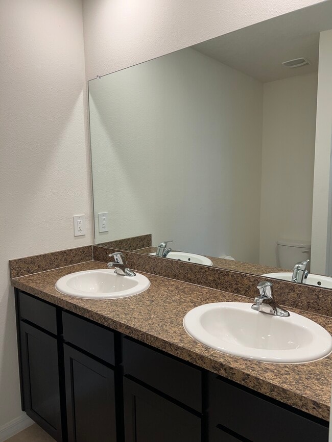 Building Photo - 3833 Golden Oriole Pkwy