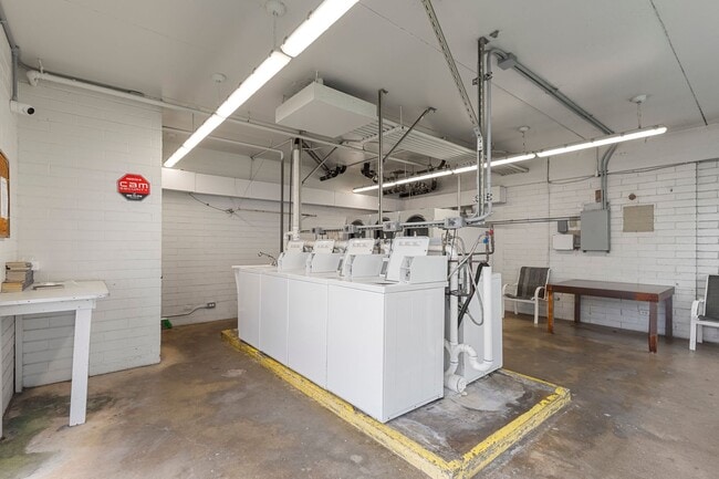 Building Photo - Updated 2-Bedroom Condo with Koolau Views in Prime Kaneohe Location