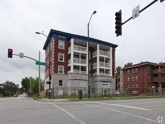 Building Photo - 2119-2121 E Linwood Blvd