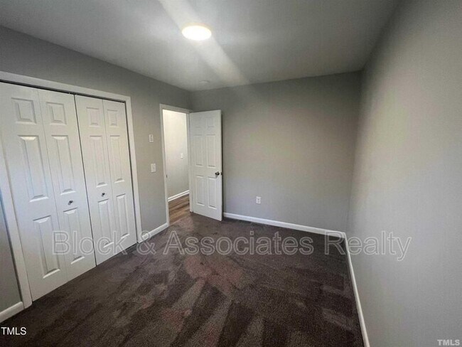 Building Photo - 1112 Hazelnut Dr