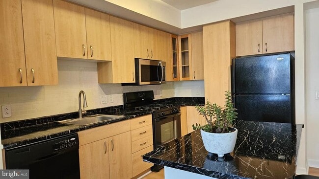 Building Photo - 475 K St NW