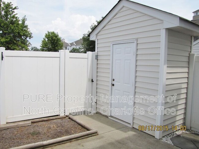 Building Photo - 18040 Delmas Dr