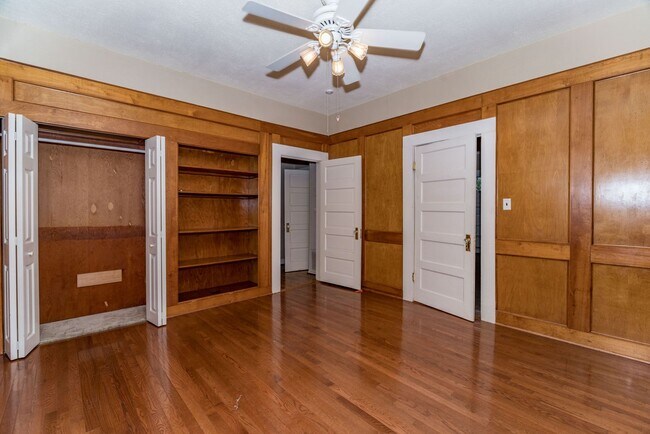 Building Photo - Alamo Heights Cottage