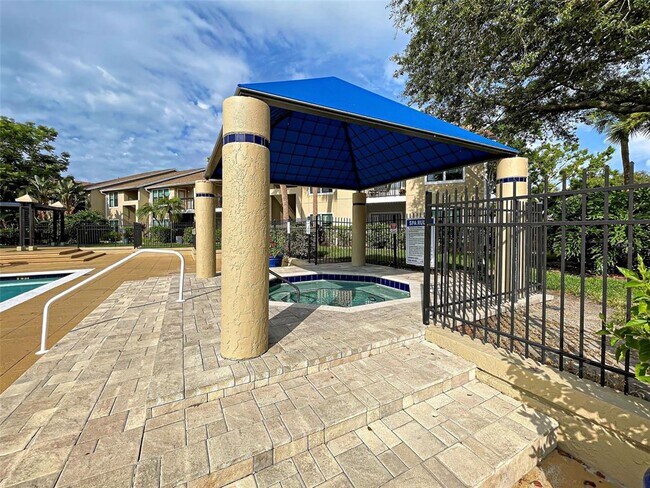 Building Photo - 4008 Crockers Lake Blvd