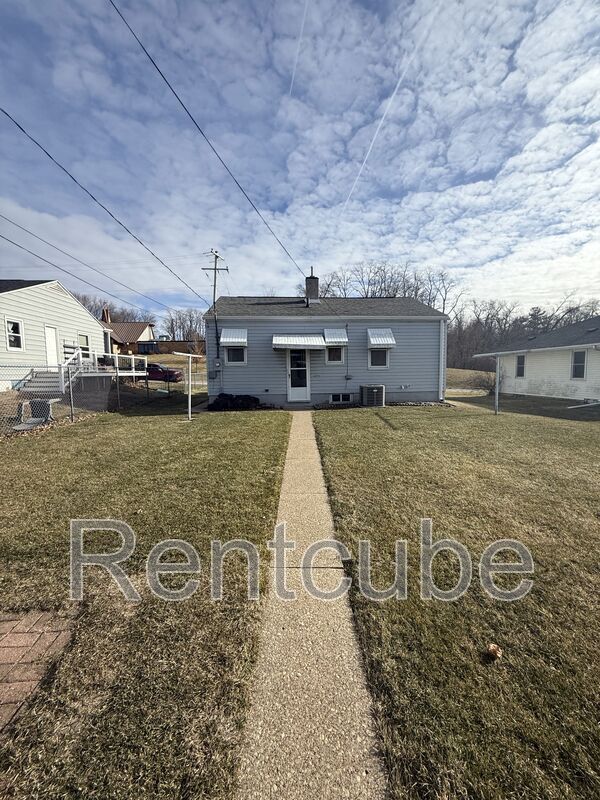 Building Photo - 3025 Windsor Ave