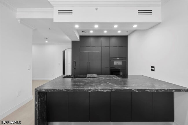 Building Photo - 23191 Fashion Dr