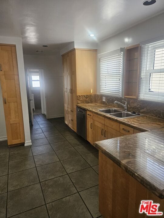 Building Photo - 122 N Detroit St