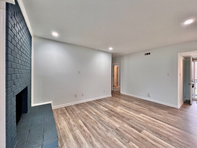 Building Photo - 11187 Harrowfield Rd