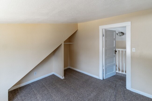 Building Photo - Single Family Home on Spokanes North Side!!
