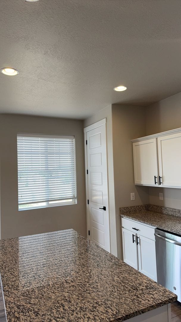 Building Photo - 5 Bedroom/3 Bathroom Harrisville!