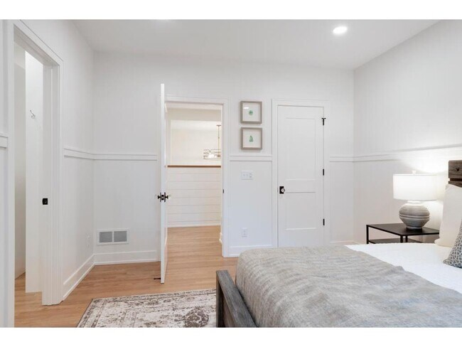 Building Photo - 231 Manitoba Ave