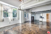 Building Photo - 215 W 7th St