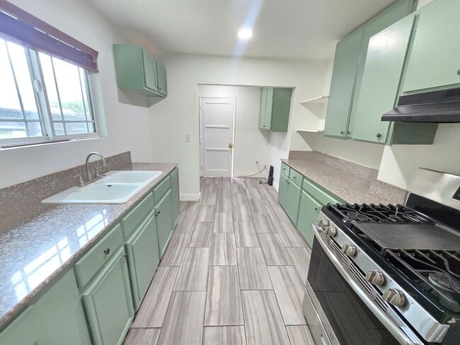 Building Photo - 8154 Potter Ave