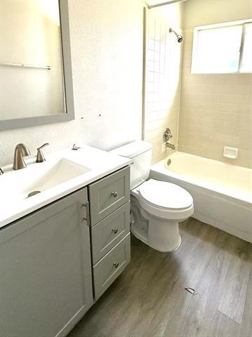 Building Photo - 6912 Hickory Creek