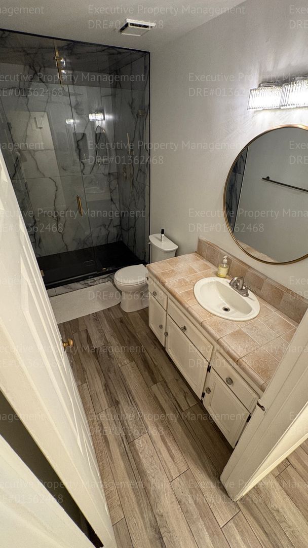Building Photo - 3 bedroom 2 bathroom home with pool and near shopping centers.