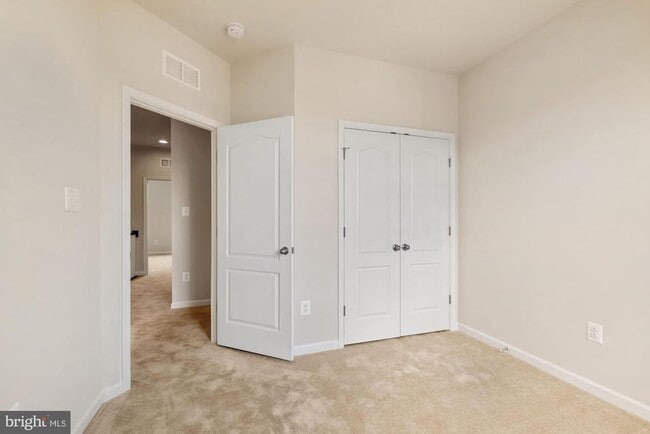 Building Photo - 5986 Passend Dr