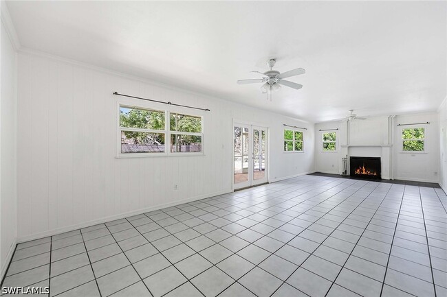 Building Photo - 1377 11th Ct N