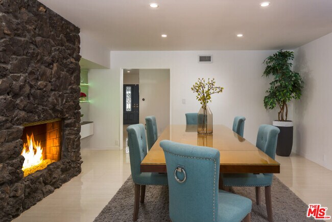 Building Photo - 774 N Kenter Ave