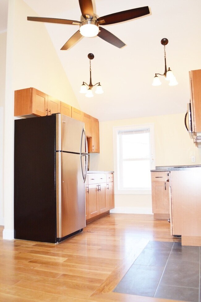 Primary Photo - 220 North Ave