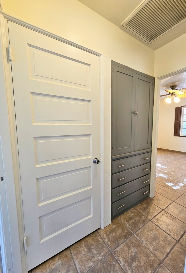 Building Photo - A charming 3-bedroom, 2-bathroom house in ...
