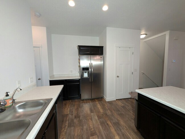 Building Photo - 688 E 355 N