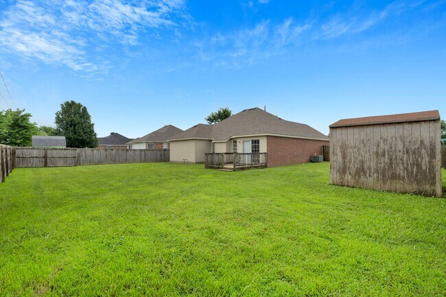 Building Photo - Fresh 3 Bed 2 Bath home in great location!