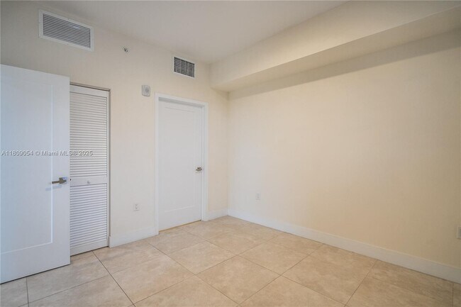 Building Photo - 1091 Galiano St