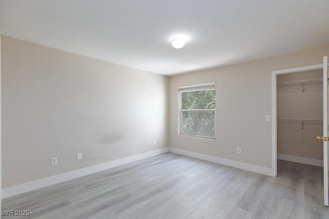 Building Photo - 555 E Silverado Ranch Blvd