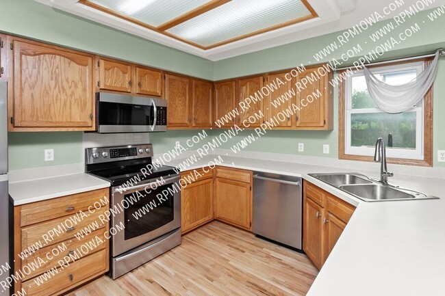 Building Photo - 8912 Highland Oaks Dr