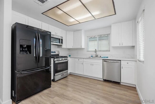 Building Photo - 207 Carissa Dr