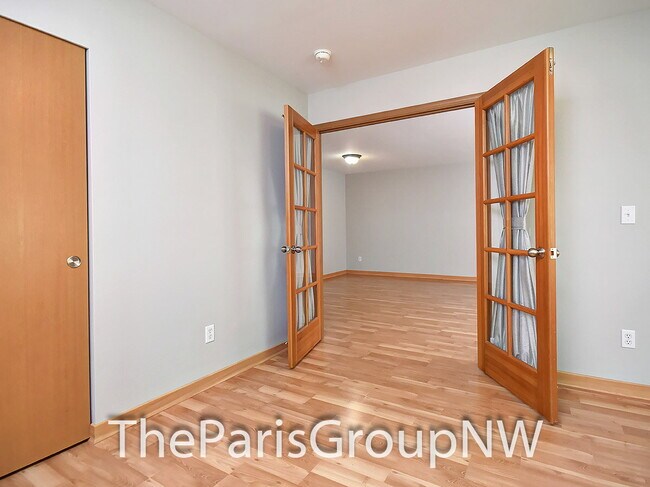 Building Photo - Delightful 2005 Cedar River Renton Rambler – Central A/C - Just 5min to Downtown!