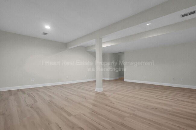 Building Photo - 9580 Mission Dr