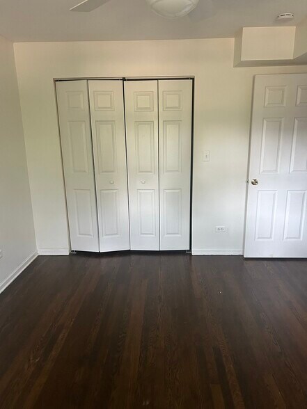 Building Photo - 1538 W Chase Ave