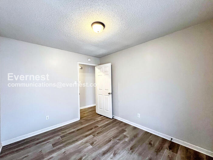 Building Photo - 375 Blair Dr W