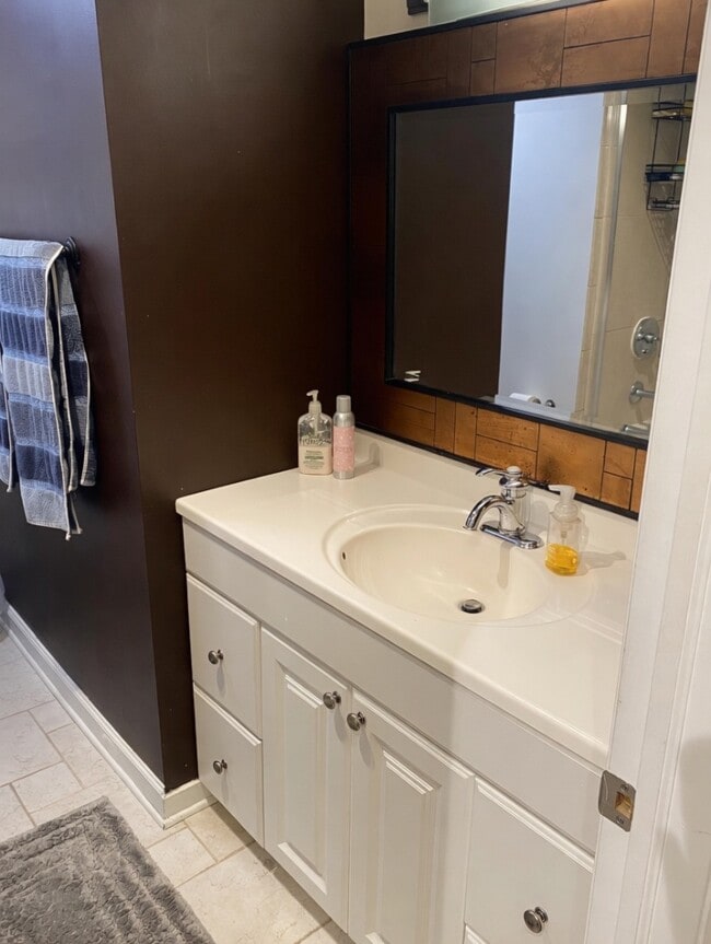 Building Photo - 3245 Milwaukee Ave