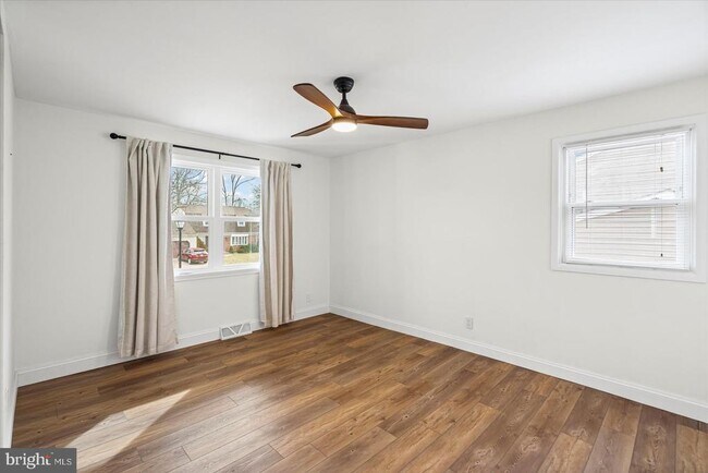 Building Photo - 220 Garnett Rd