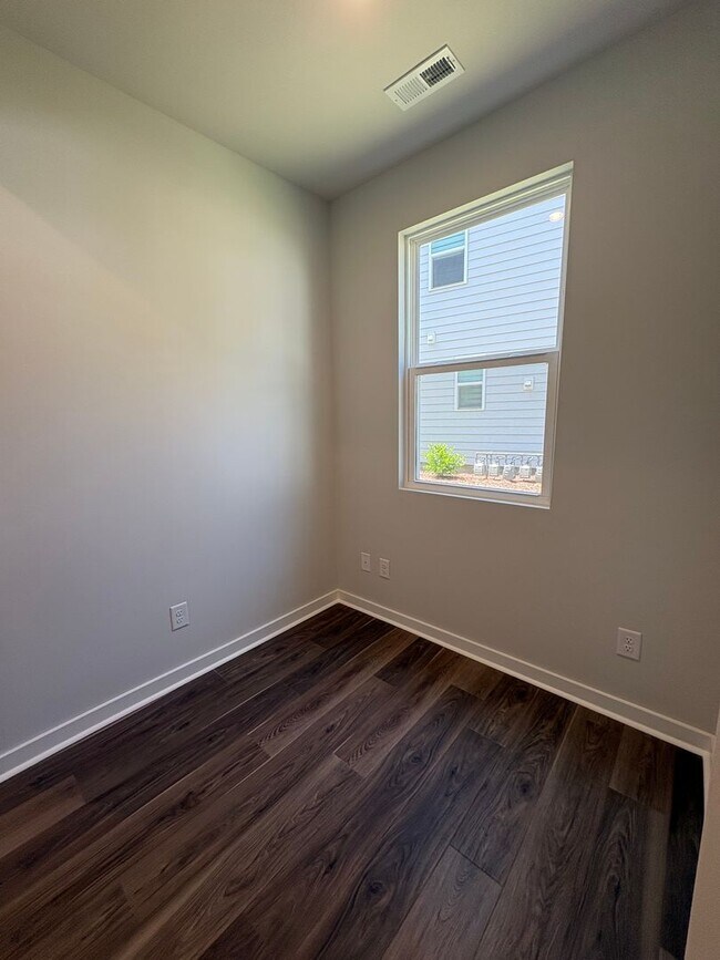 Building Photo - New Construction 3BR/2.5 BA in Griffith Lakes