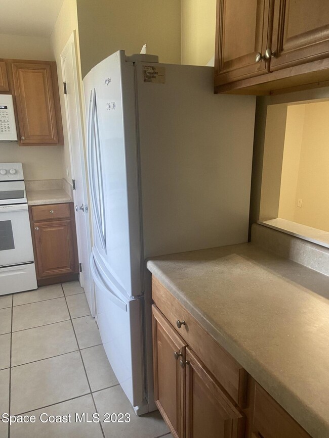 Building Photo - 290 Spring Dr