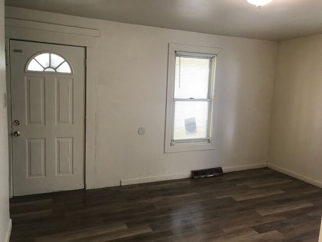 Building Photo - 4 Bedroom Single Family Home in Fairhaven