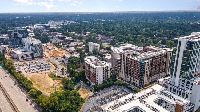 Building Photo - 701 Royal Ct