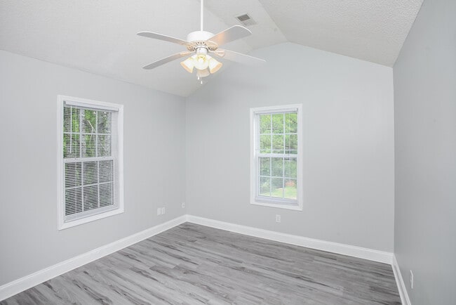 Building Photo - 513 Wilmette Rd