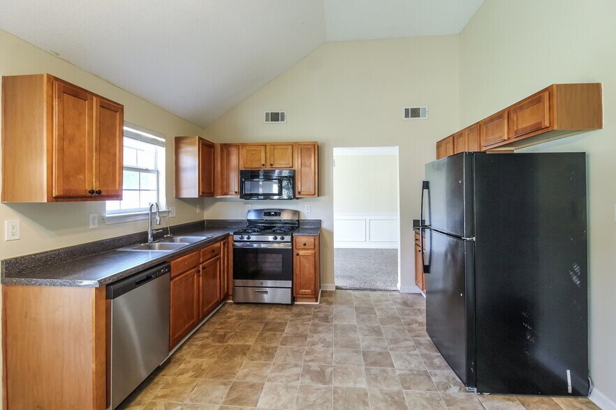 Building Photo - 824 Brisley Cir