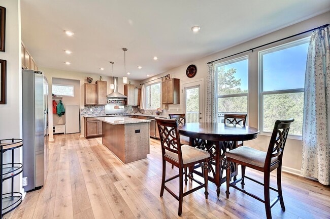 Building Photo - 19 Mel Lawn Dr