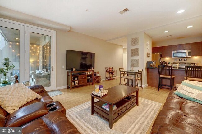 Building Photo - 934 N 3rd St