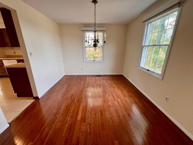 Building Photo - Beautiful Home - 3 Bedroom 2.5 Bathroom - ...