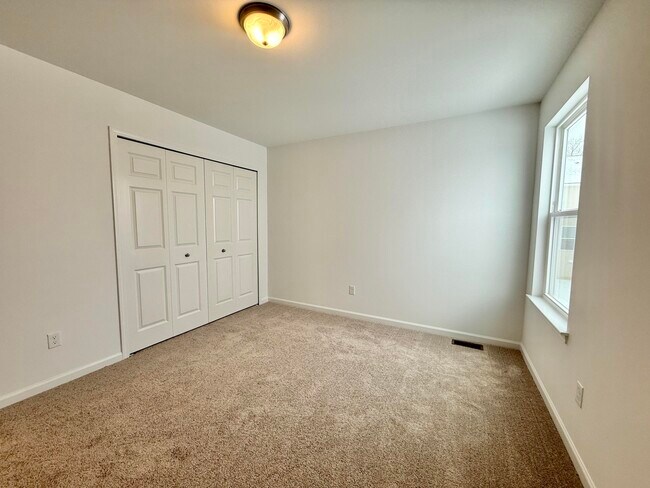 Building Photo - 6173 S Trailwoods Dr