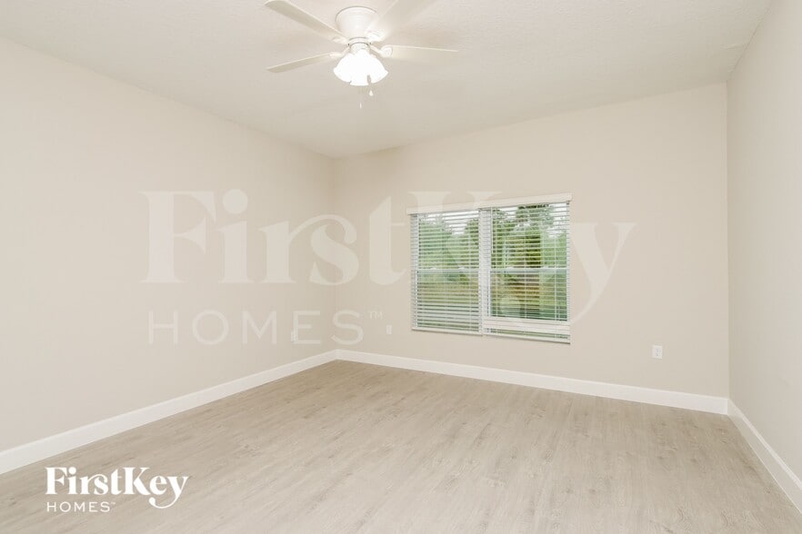 Building Photo - 124 Lamarque St