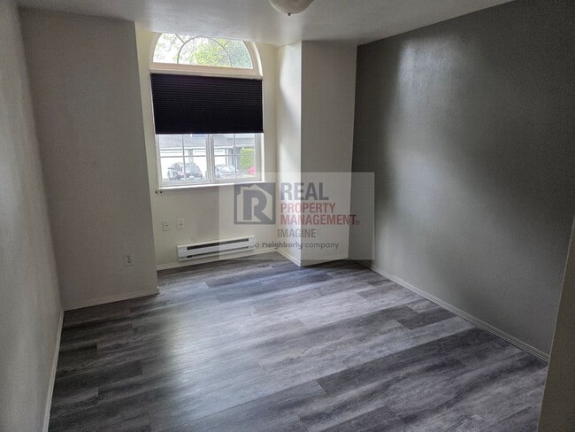 Building Photo - Check out this adorable 2.0 bedroom, 2.5 b...